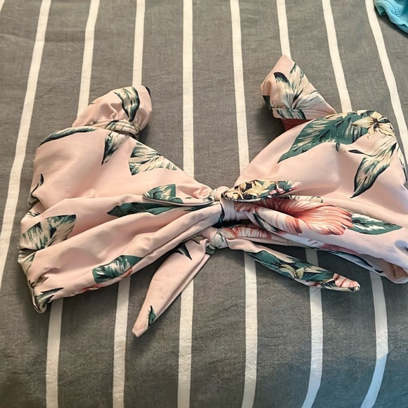 Montce bikini set large top, small bottoms - Picture 2 of 9